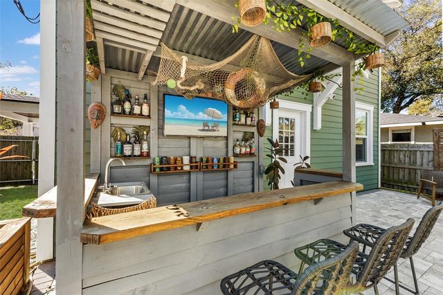 1506 E KNOLLWOOD STREET, Tampa, FL 33610