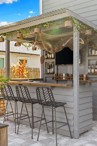 1506 E KNOLLWOOD STREET, Tampa, FL 33610