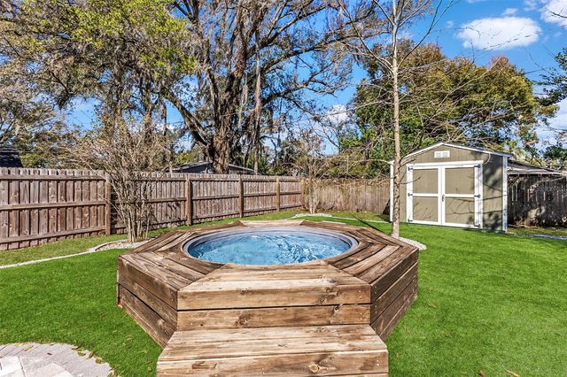 1506 E KNOLLWOOD STREET, Tampa, FL 33610