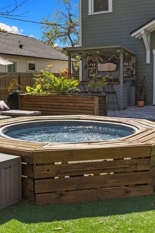 1506 E KNOLLWOOD STREET, Tampa, FL 33610