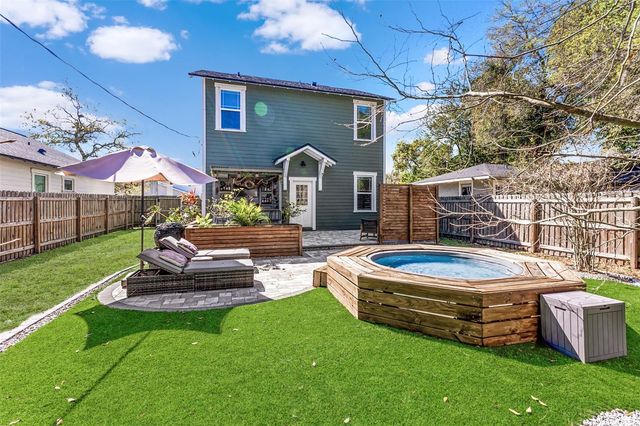 1506 E KNOLLWOOD STREET, Tampa, FL 33610