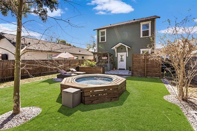 1506 E KNOLLWOOD STREET, Tampa, FL 33610