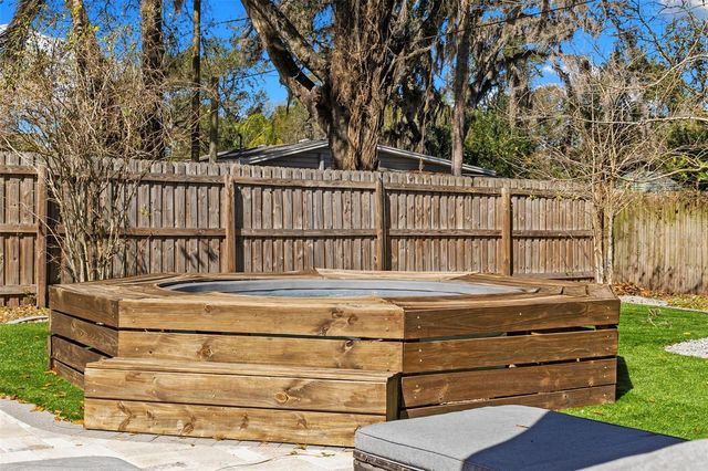 1506 E KNOLLWOOD STREET, Tampa, FL 33610