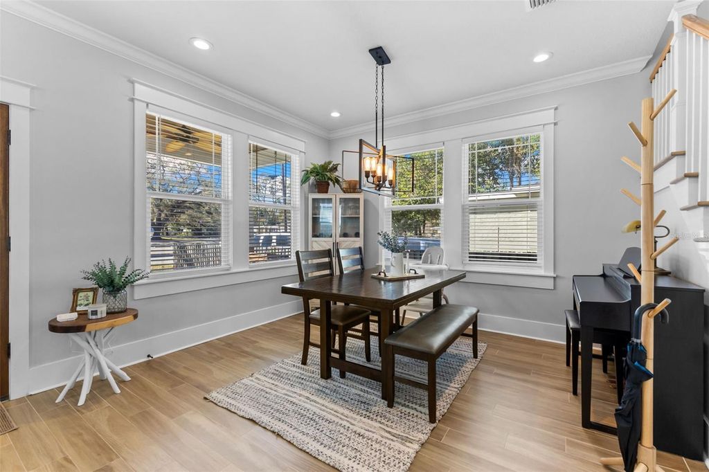 Image 11 of property listing at 1506 E KNOLLWOOD STREET, Tampa, FL 33610