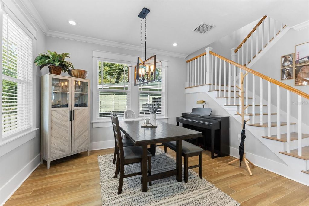 Image 13 of property listing at 1506 E KNOLLWOOD STREET, Tampa, FL 33610