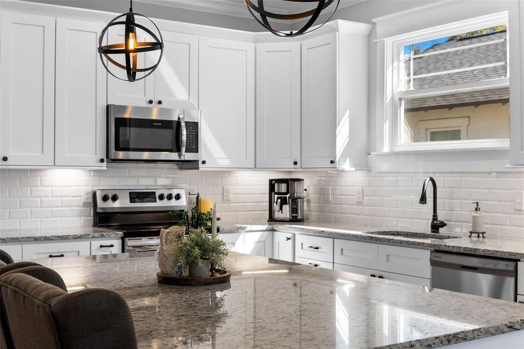 Image 19 of property listing at 1506 E KNOLLWOOD STREET, Tampa, FL 33610