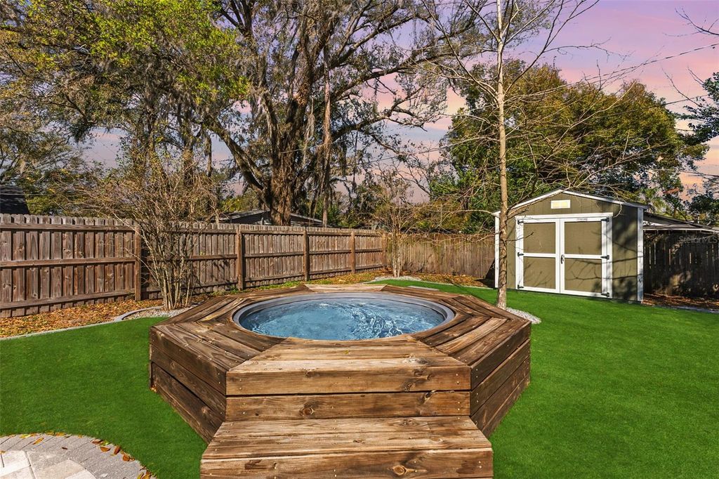 Image 3 of property listing at 1506 E KNOLLWOOD STREET, Tampa, FL 33610