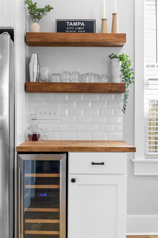 Image 22 of property listing at 1506 E KNOLLWOOD STREET, Tampa, FL 33610