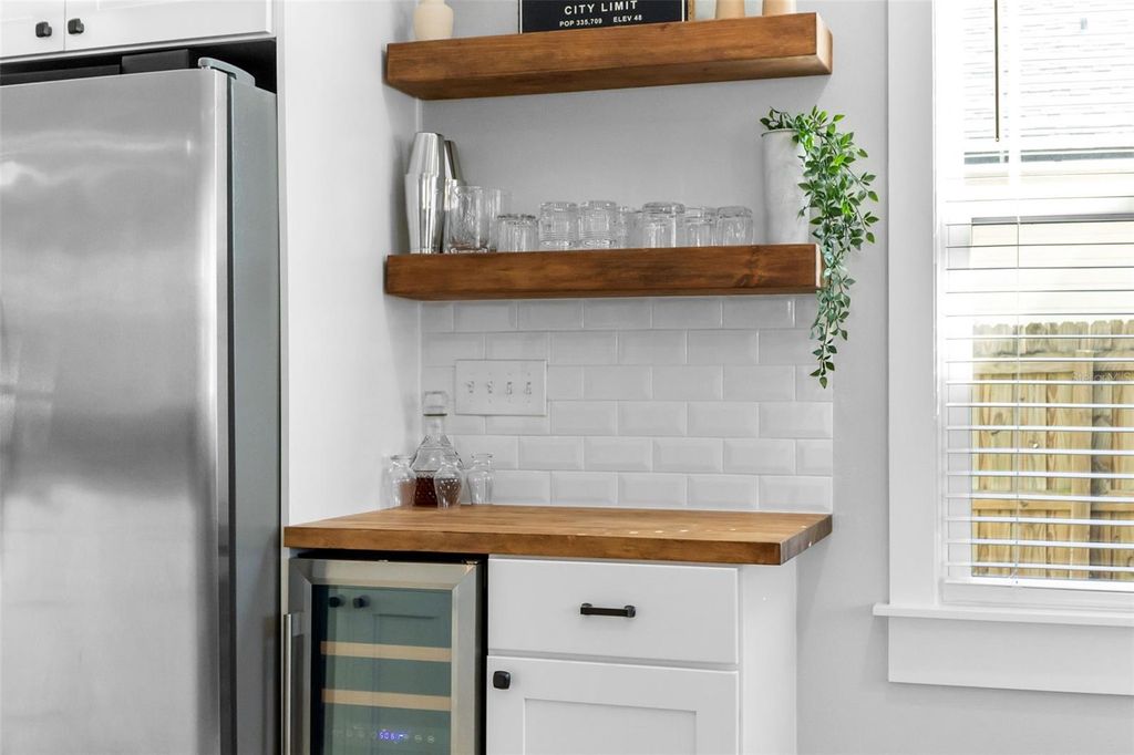 Image 24 of property listing at 1506 E KNOLLWOOD STREET, Tampa, FL 33610