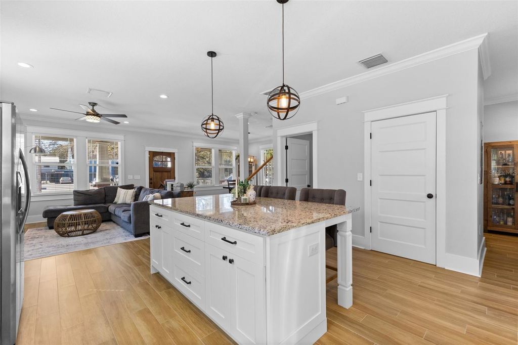 Image 25 of property listing at 1506 E KNOLLWOOD STREET, Tampa, FL 33610