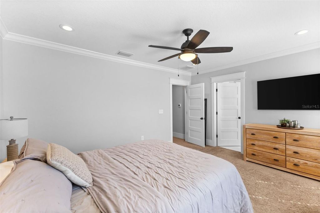 Image 28 of property listing at 1506 E KNOLLWOOD STREET, Tampa, FL 33610