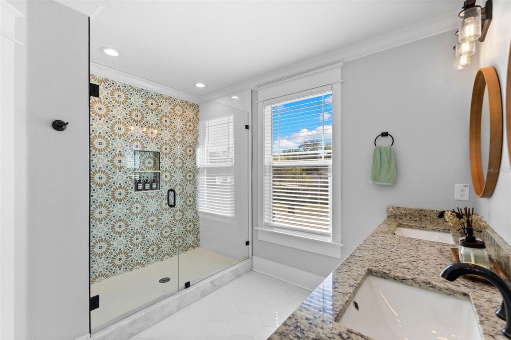 Image 29 of property listing at 1506 E KNOLLWOOD STREET, Tampa, FL 33610