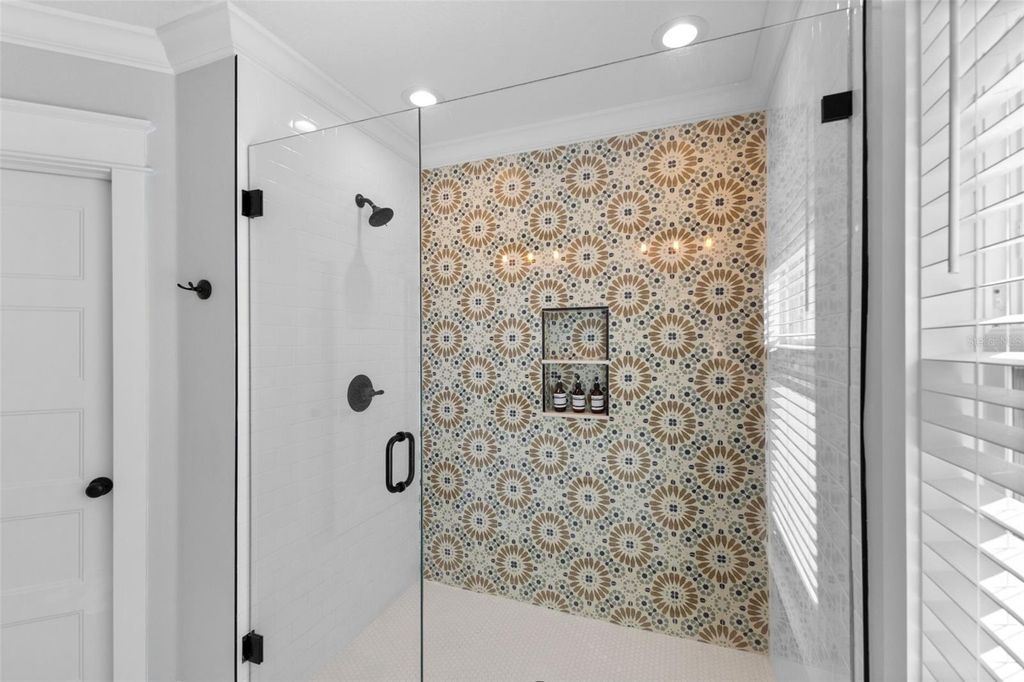 Image 30 of property listing at 1506 E KNOLLWOOD STREET, Tampa, FL 33610