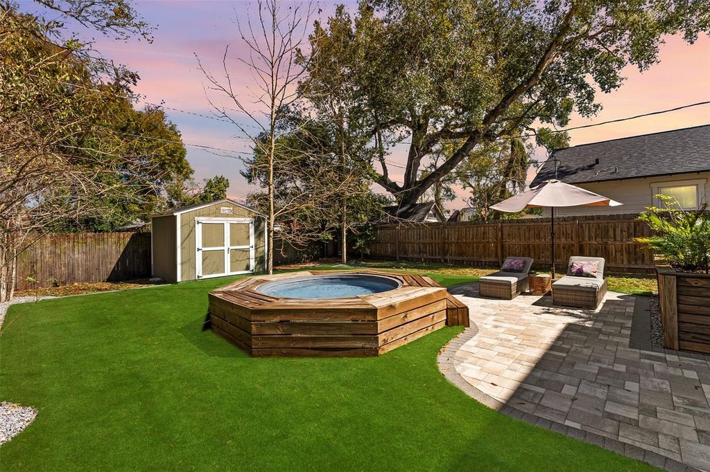 Image 4 of property listing at 1506 E KNOLLWOOD STREET, Tampa, FL 33610