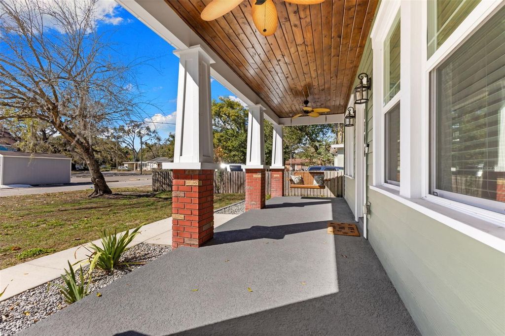 Image 37 of property listing at 1506 E KNOLLWOOD STREET, Tampa, FL 33610