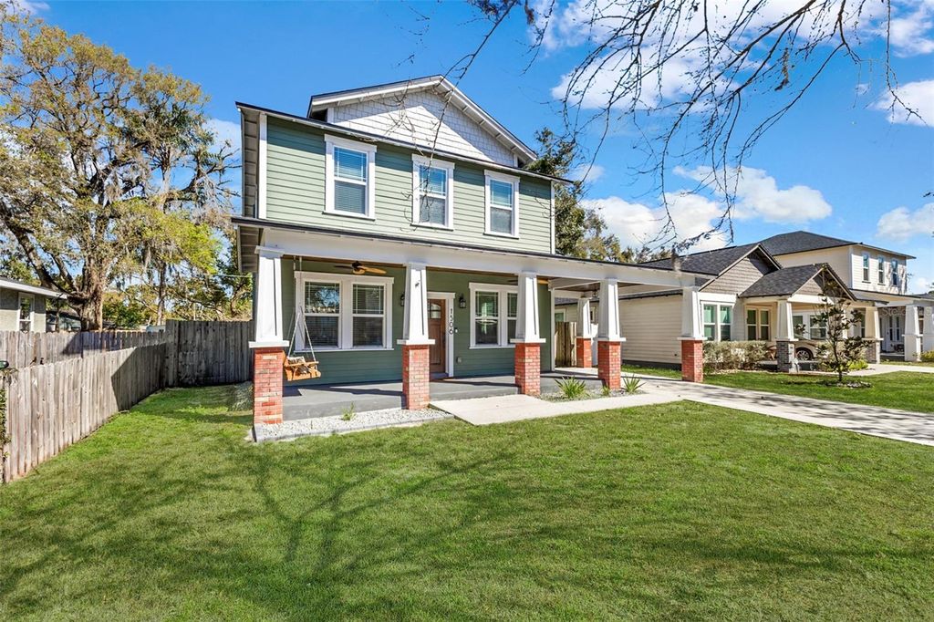 Image 5 of property listing at 1506 E KNOLLWOOD STREET, Tampa, FL 33610