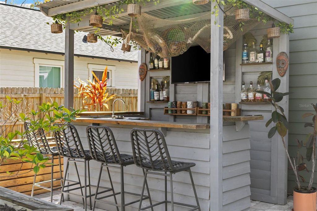 Image 43 of property listing at 1506 E KNOLLWOOD STREET, Tampa, FL 33610