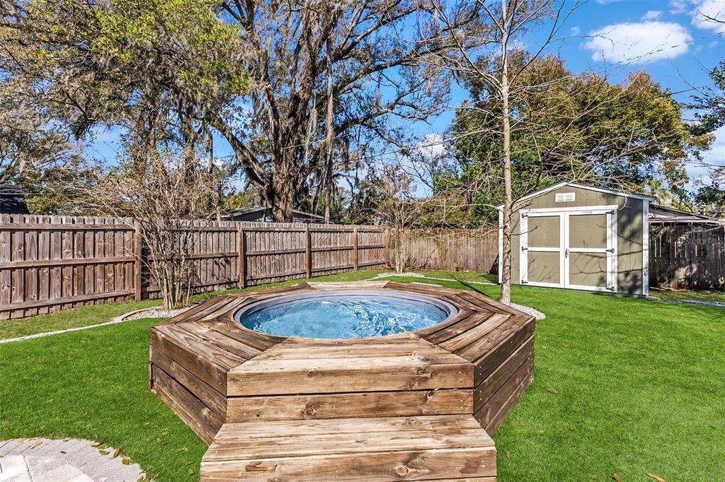 Image 50 of property listing at 1506 E KNOLLWOOD STREET, Tampa, FL 33610