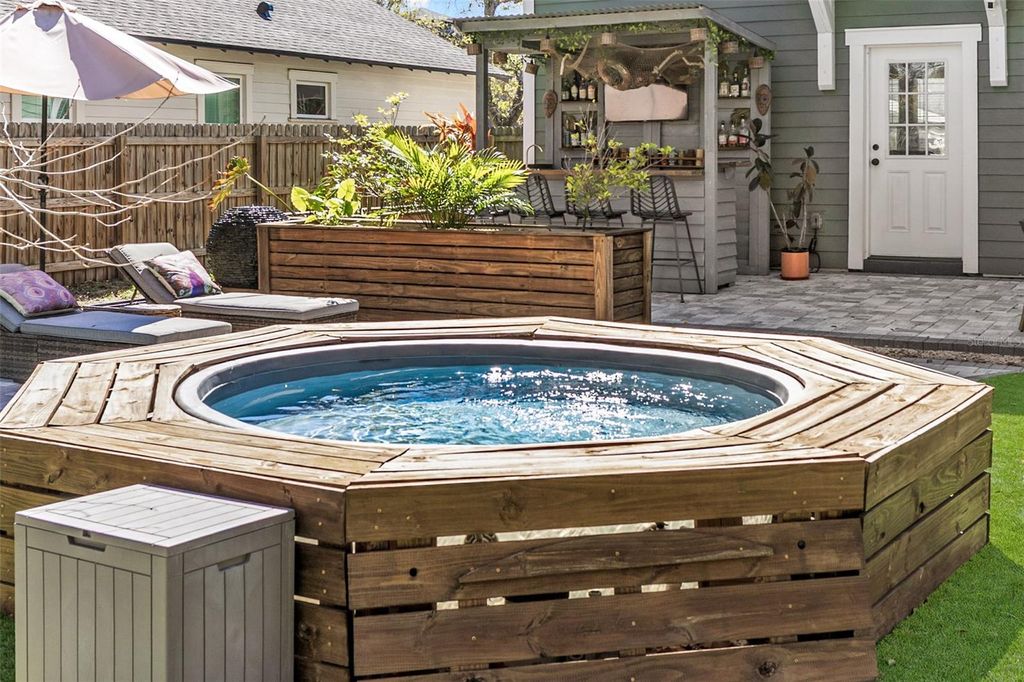 Image 51 of property listing at 1506 E KNOLLWOOD STREET, Tampa, FL 33610