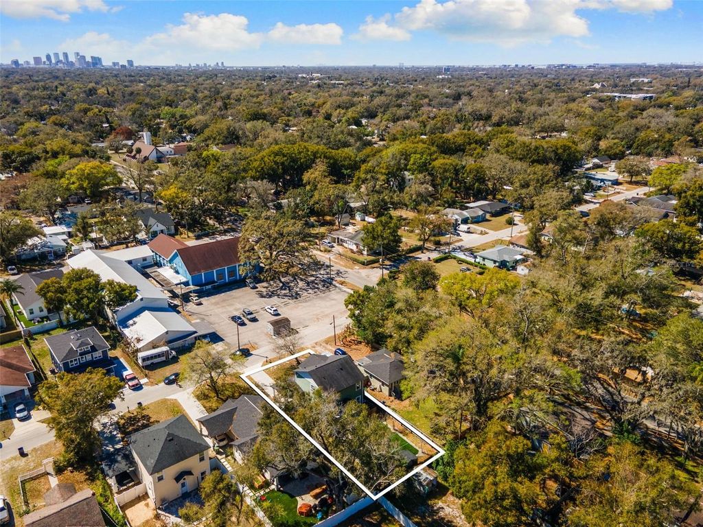 Image 65 of property listing at 1506 E KNOLLWOOD STREET, Tampa, FL 33610