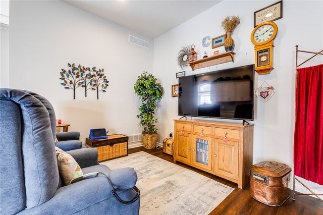 903 Valentina, Lower Burrell, PA 15068