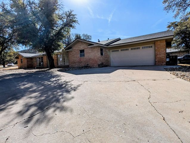 2904 MacAuslan, Big Spring, TX 79720