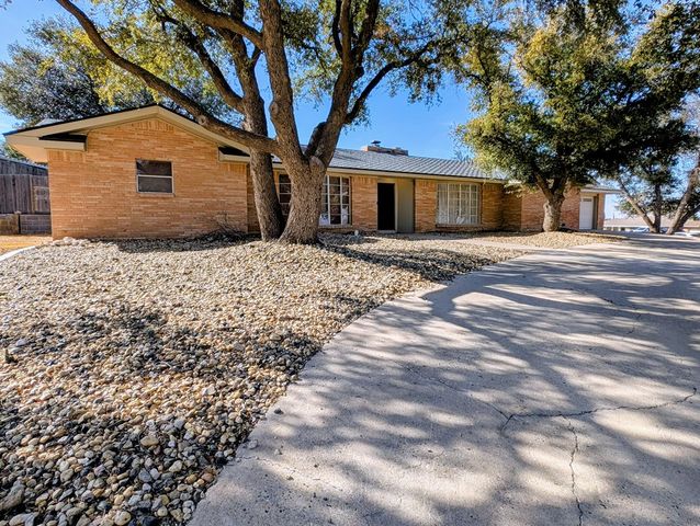 2904 MacAuslan, Big Spring, TX 79720