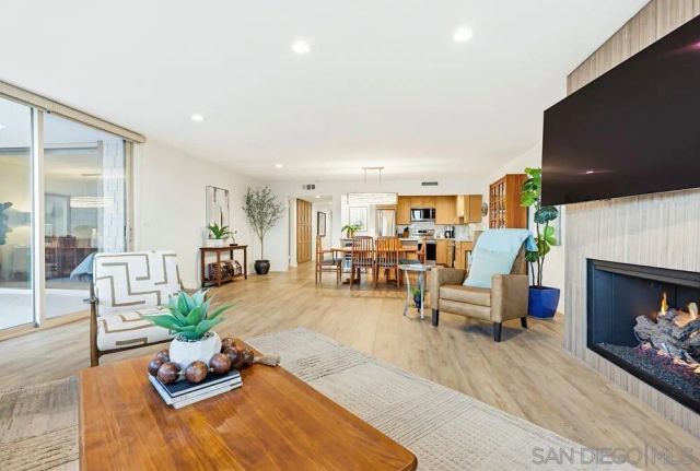 404 San Antonio E, San Diego, CA 92106