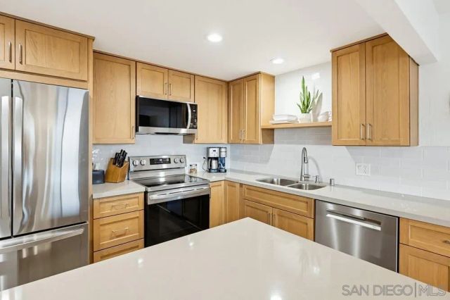 404 San Antonio E, San Diego, CA 92106