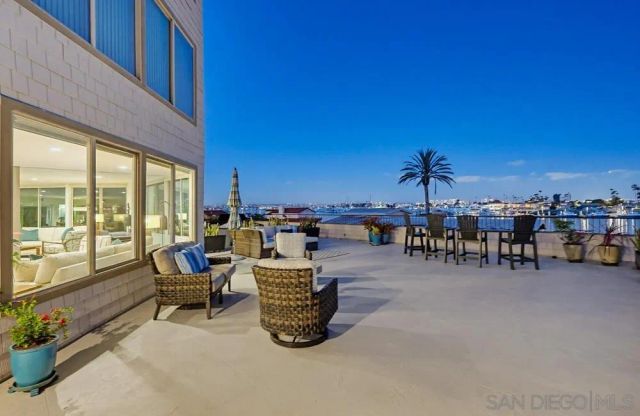 404 San Antonio E, San Diego, CA 92106