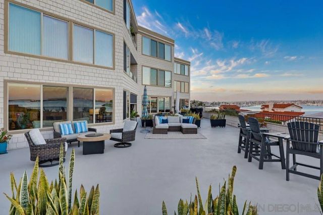 404 San Antonio E, San Diego, CA 92106