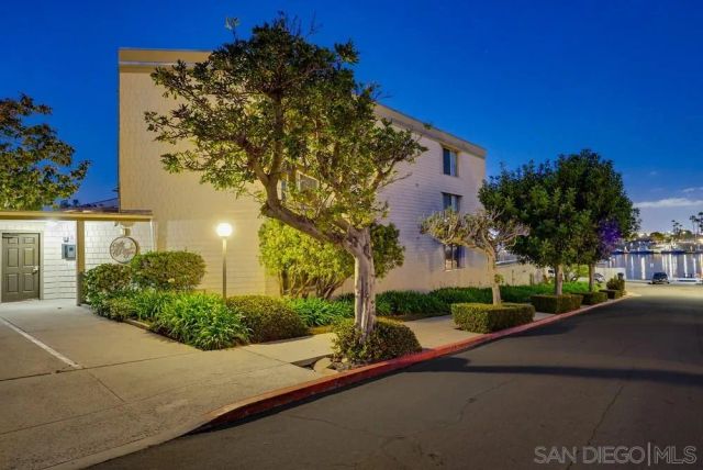 404 San Antonio E, San Diego, CA 92106