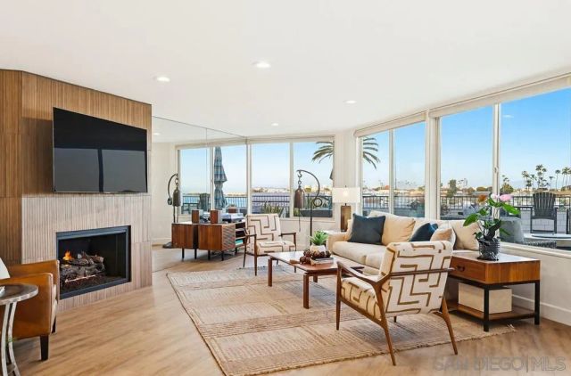404 San Antonio E, San Diego, CA 92106