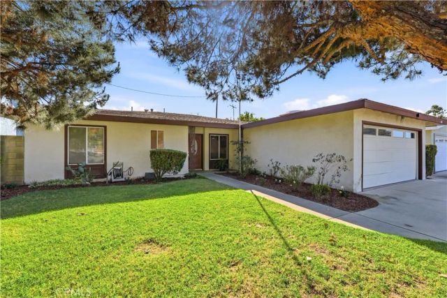 915 S Dennis, Santa Ana, CA 92704
