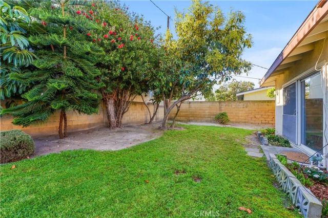 915 S Dennis, Santa Ana, CA 92704