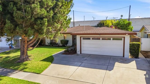 915 S Dennis, Santa Ana, CA 92704