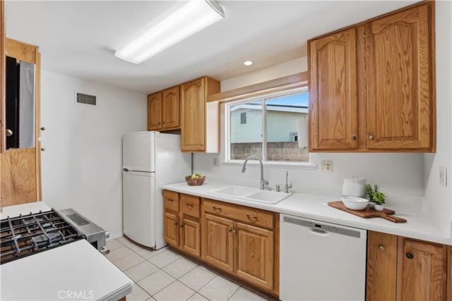 915 S Dennis, Santa Ana, CA 92704