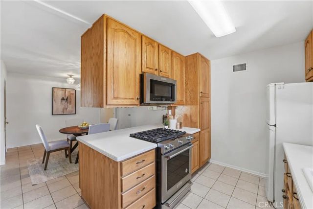 915 S Dennis, Santa Ana, CA 92704