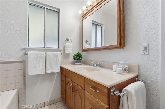 915 S Dennis, Santa Ana, CA 92704