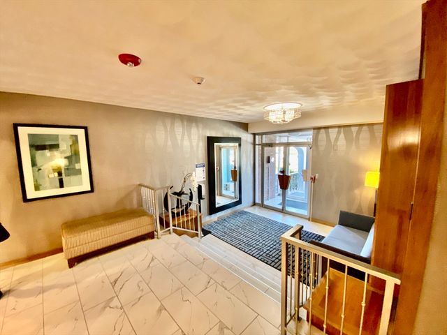 10 Hammond Pond Parkway 304, Newton, MA 02467