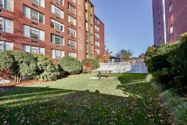 10 Hammond Pond Parkway 304, Newton, MA 02467