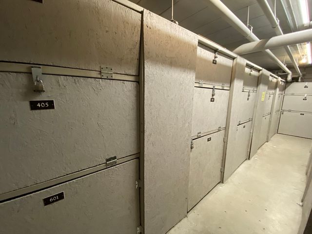 10 Hammond Pond Parkway 304, Newton, MA 02467