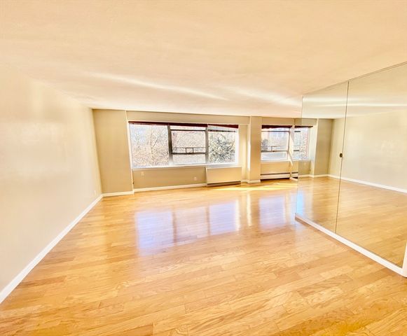 10 Hammond Pond Parkway 304, Newton, MA 02467