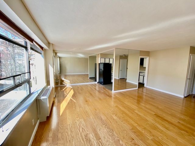 10 Hammond Pond Parkway 304, Newton, MA 02467