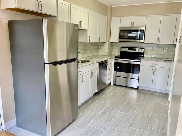 10 Hammond Pond Parkway 304, Newton, MA 02467