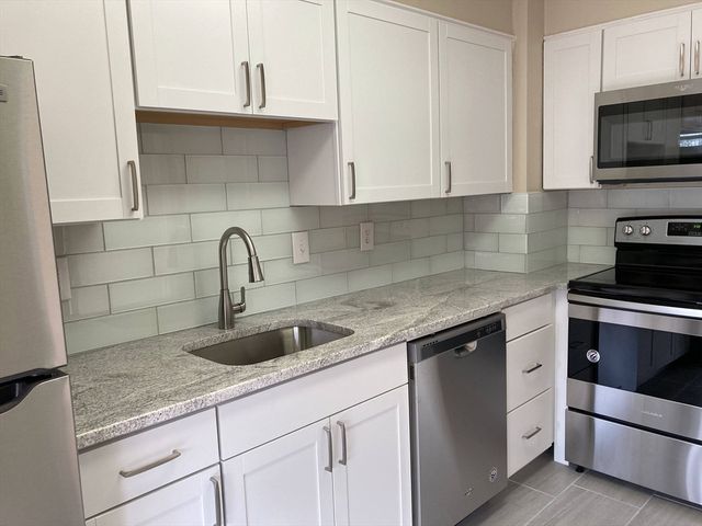 10 Hammond Pond Parkway 304, Newton, MA 02467