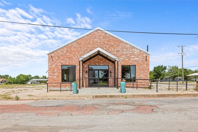 151 S 5th Street, Honey Grove, TX 75446