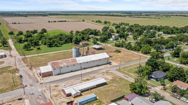151 S 5th Street, Honey Grove, TX 75446