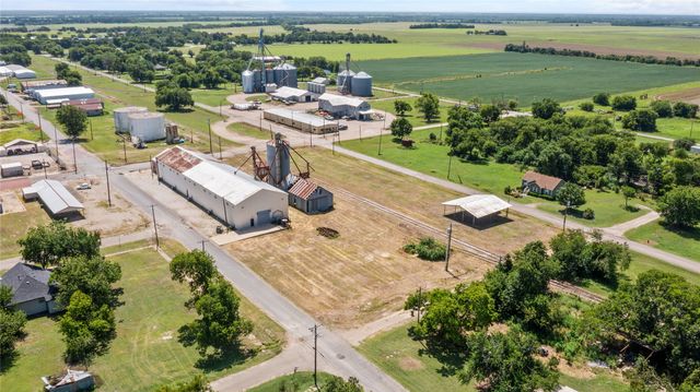 151 S 5th Street, Honey Grove, TX 75446