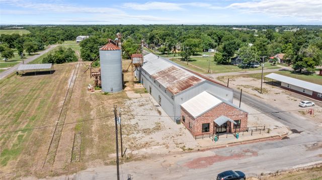 151 S 5th Street, Honey Grove, TX 75446